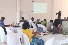 Succes-de-la-formation-sur-le-logiciel-R-a-Mbalmayo-4